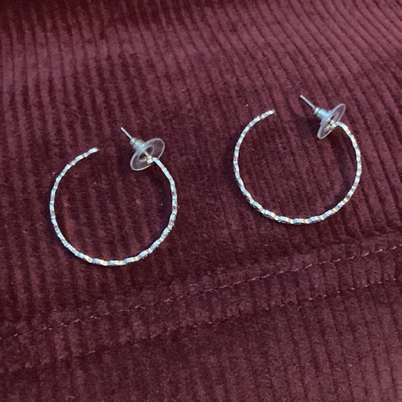Set of 3 hoops - 1 pink & 2 silver - Picture 6 of 9